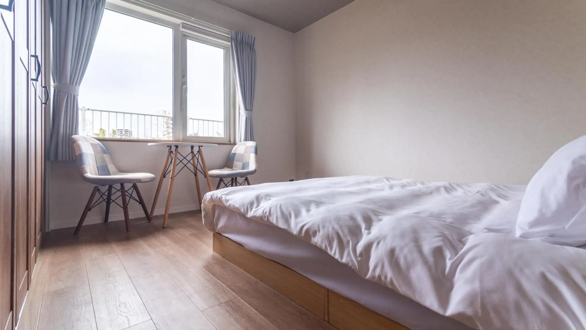 Holiday home 5分車程札幌中心大通公園 豐平川河景四房 廁所x2 浴室x1 淋浴x1 包棟別墅近地鐵 停兩台車 Villa